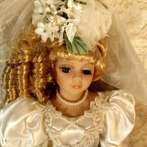 Collector's Choice 17 in Bride Porcelain Doll